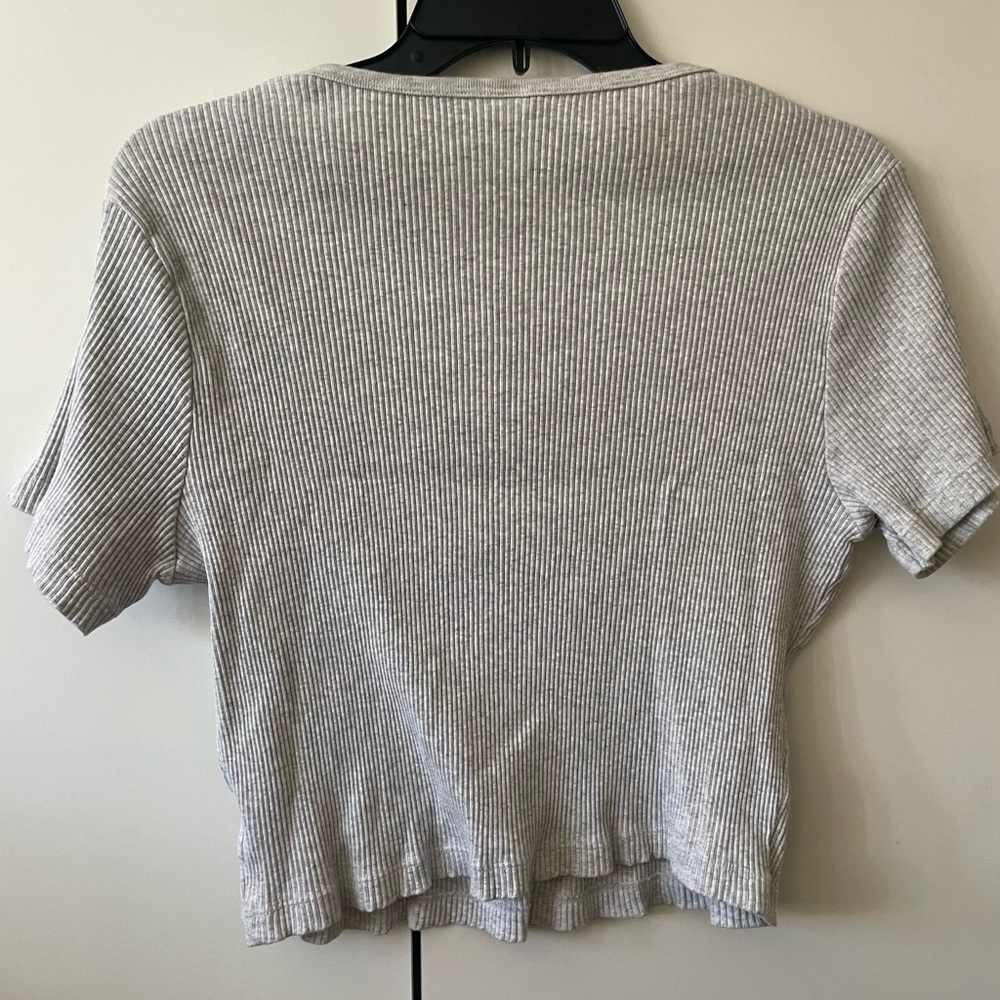 Uniqlo Ribbed Cropped Top - Picture 2 of 5